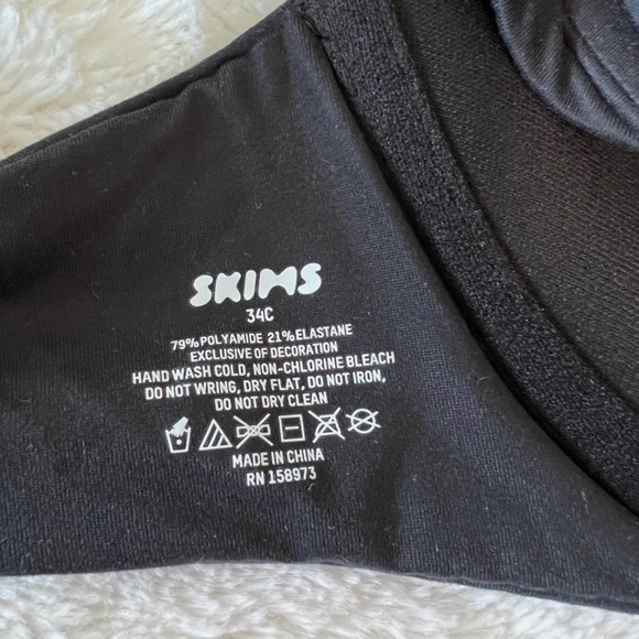 SKIMS Fits Everybody T-shirt Bra 34C onyx NWT - Picture 5 of 6